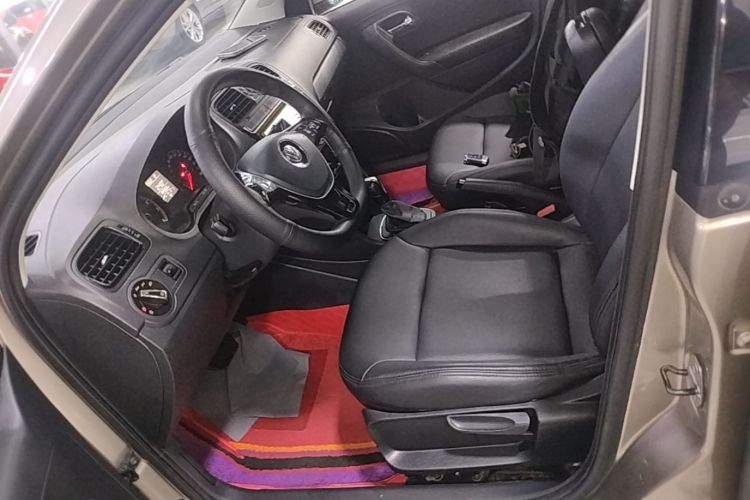 Volkswagen Polo 2016 car image #15