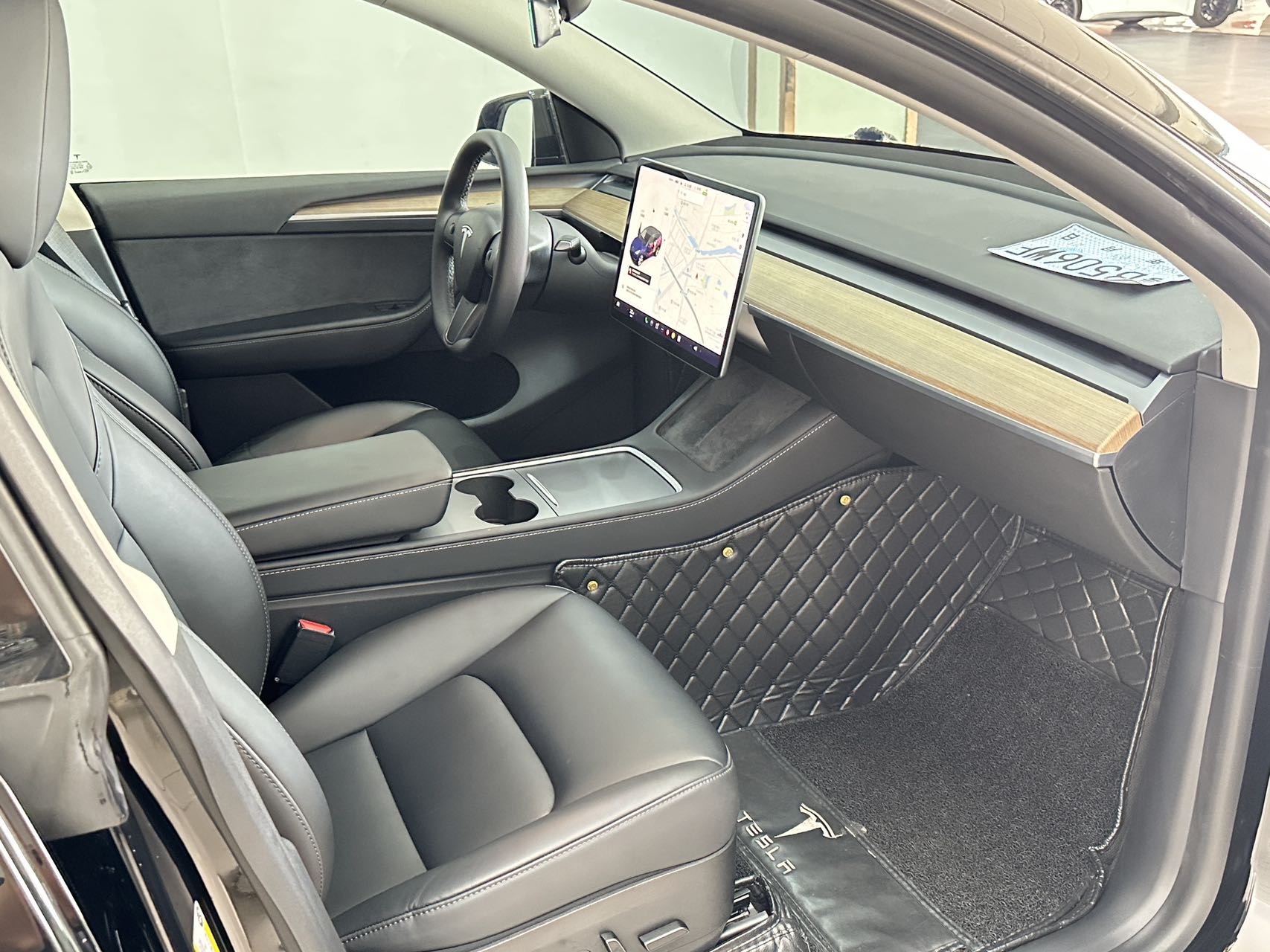 Tesla Model Y 2021 car image #12