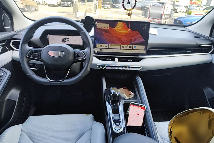 GEELY Coolray 2025 изображение автомобиля #10