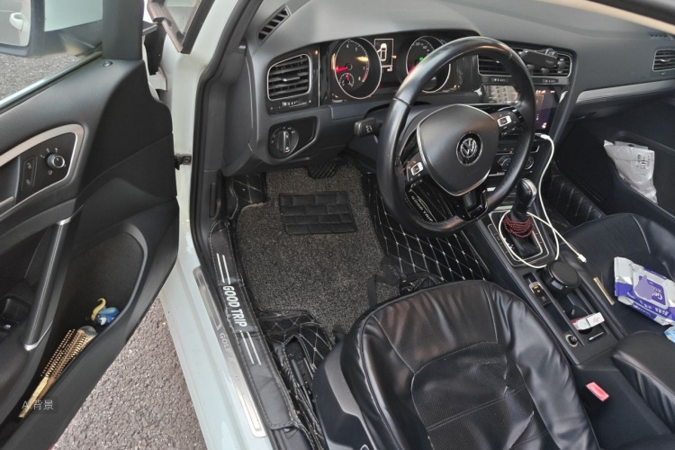 Volkswagen Golf 2020 car image #18