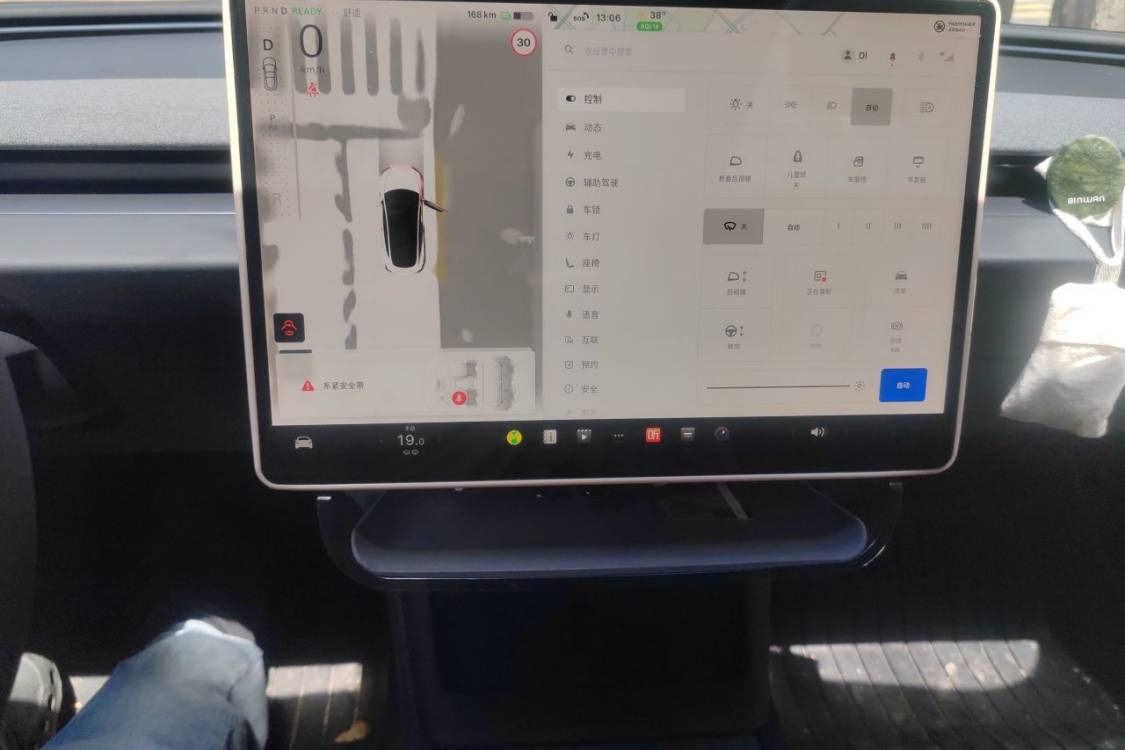 Tesla Model 3 2024 car image #26