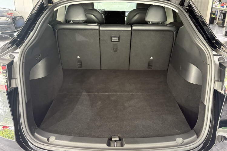 Tesla Model Y 2023 car image #25