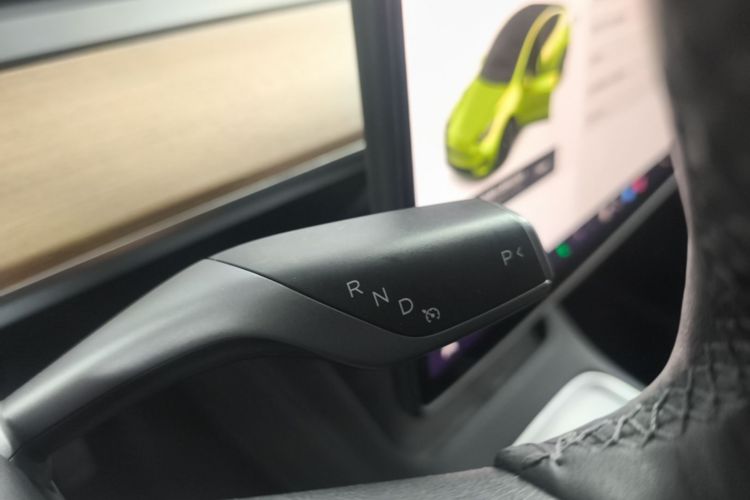 Tesla Model Y 2021 car image #14