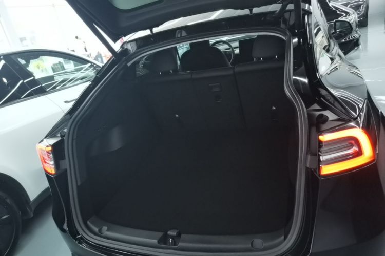 Tesla Model Y 2022 #19 Tesla Model Y 2022 car image #19