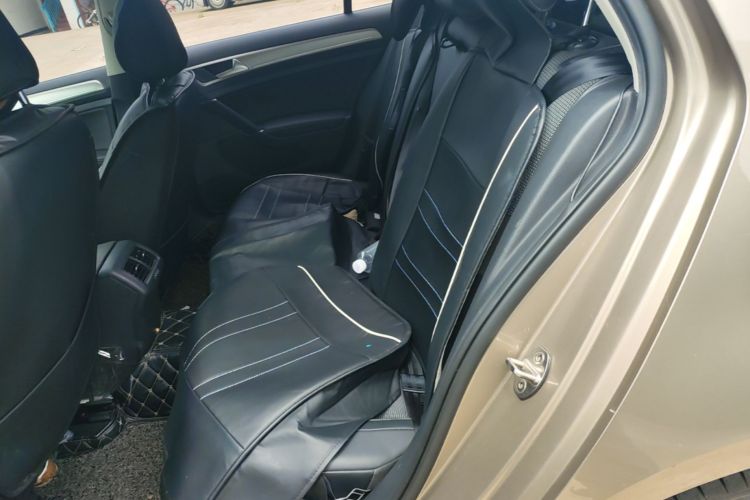 Volkswagen Golf 2018 car image #17