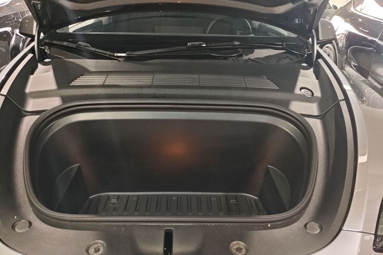Tesla Model Y 2024 #20 Tesla Model Y 2024 car image #20