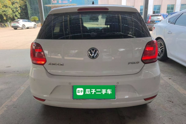 Volkswagen Polo 2015 car image #6