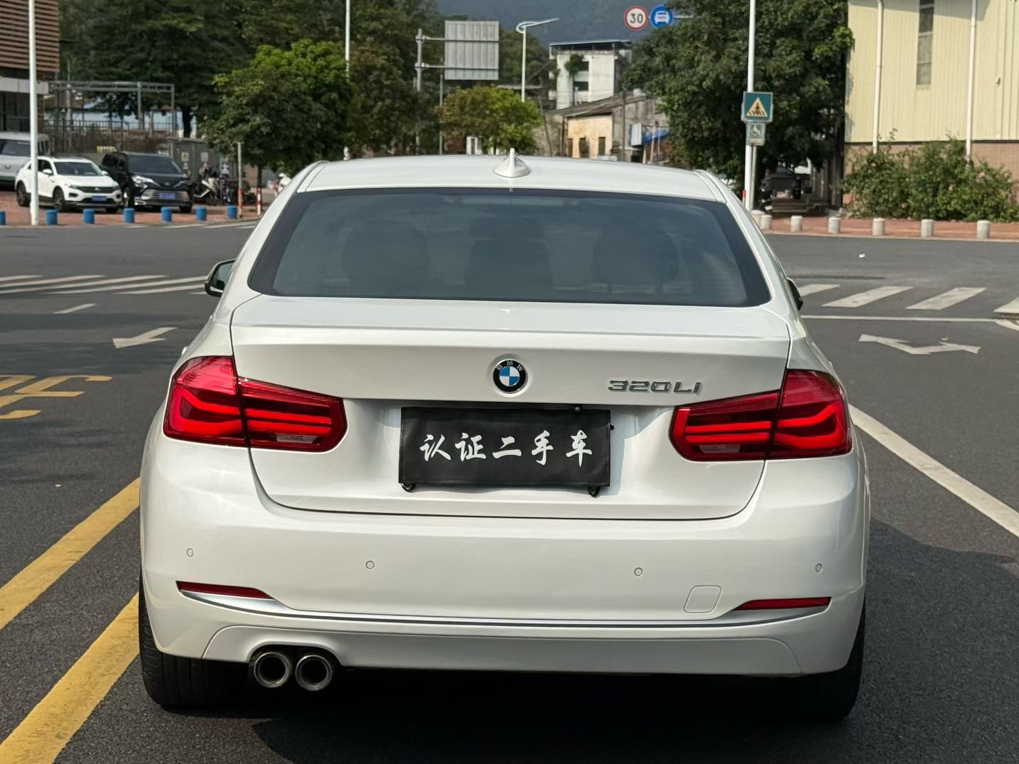 BMW 3 Series 2018 #5 BMW 3 Series 2018 car image #5