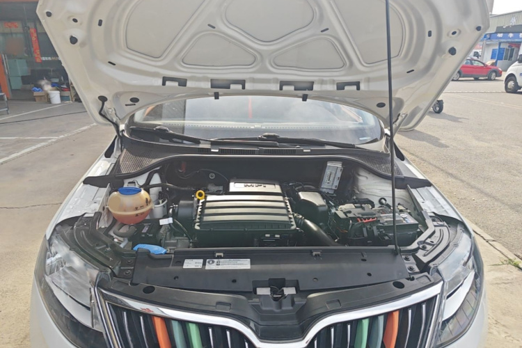 2019 car image #20