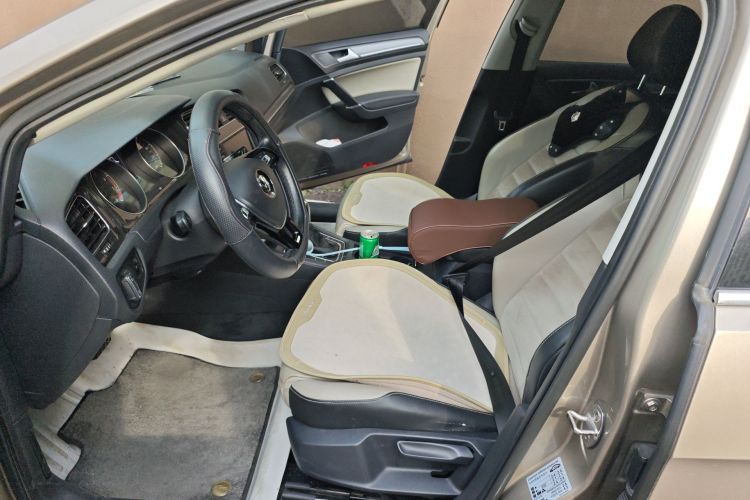 Volkswagen Golf 2017 car image #19
