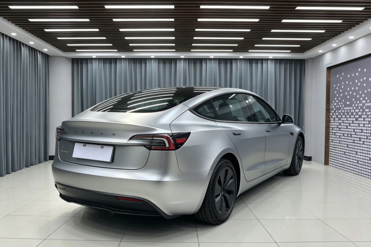 Tesla Model 3 2024 car image #9