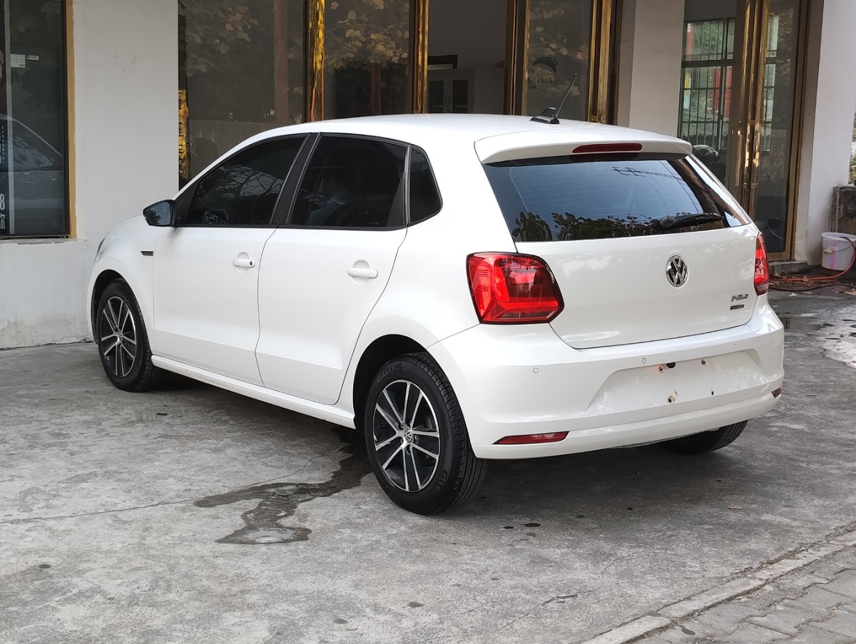 Volkswagen Polo 2014 car image #4
