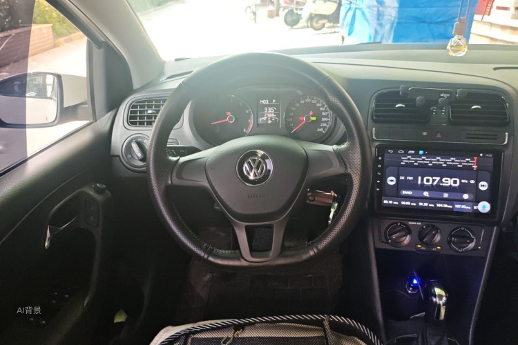 Volkswagen Polo 2018 car image #12