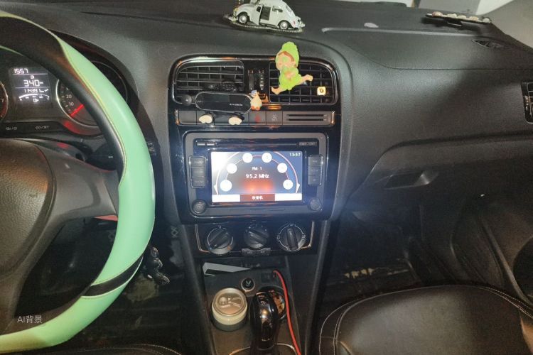 Volkswagen Polo 2014 car image #15