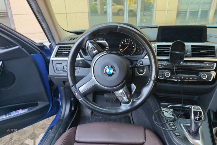 BMW 3 Series 2018 car image #12