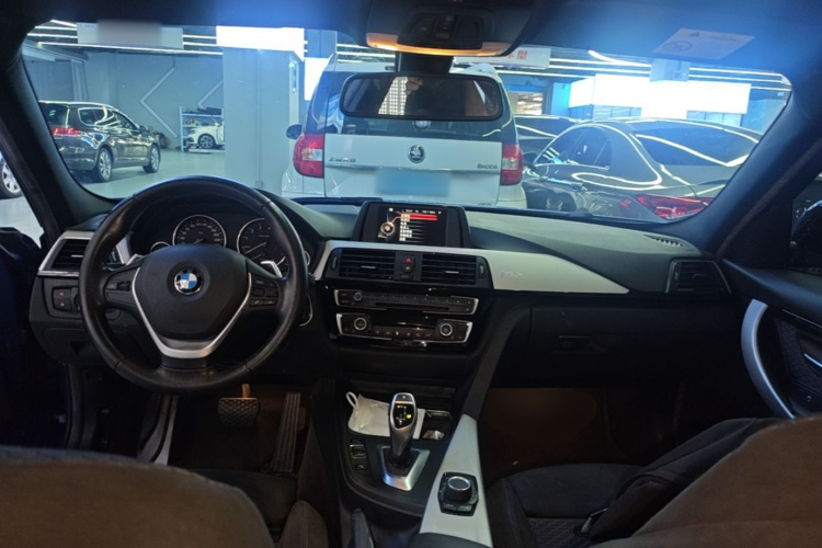 BMW 3 Series 2017 car image #10