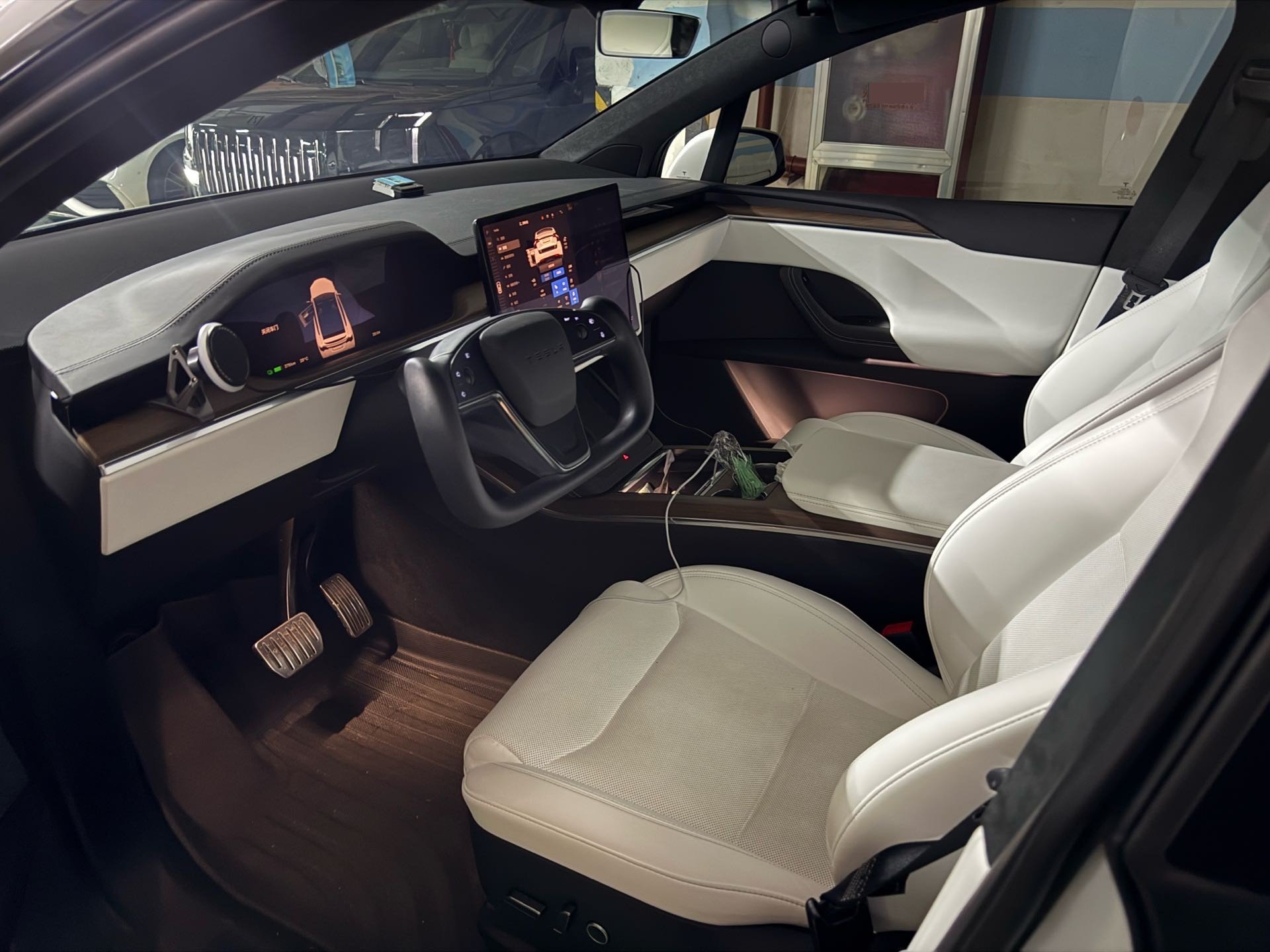 Tesla Model X 2023 car image #3