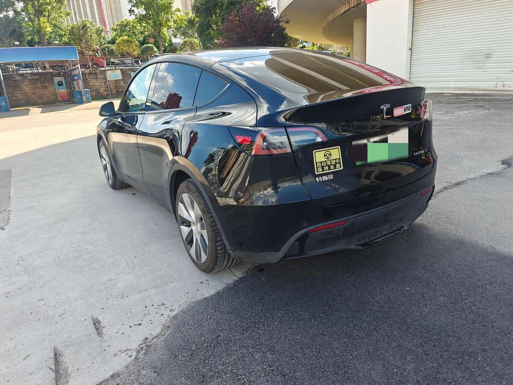 Tesla Model Y 2021 car image #4