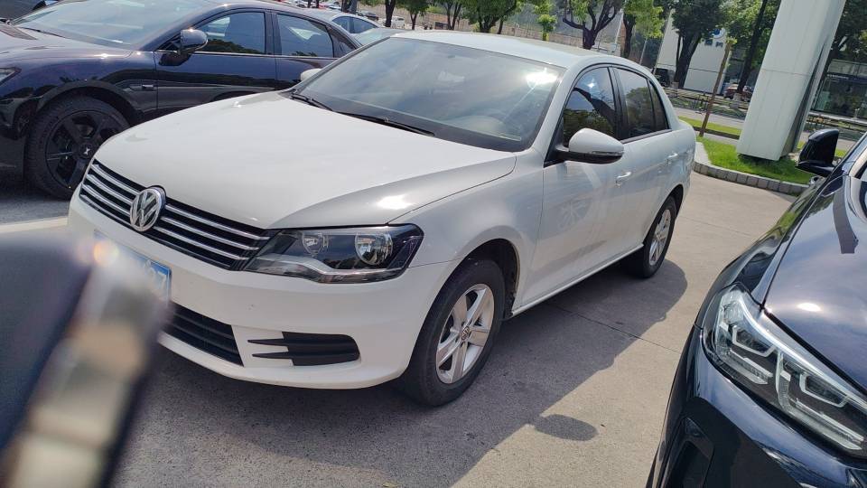 Volkswagen Bora 2015 car image 