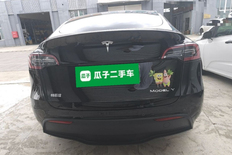 Tesla Model Y 2023 car image #6