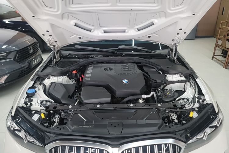 BMW 3 Series 2024 car image #20