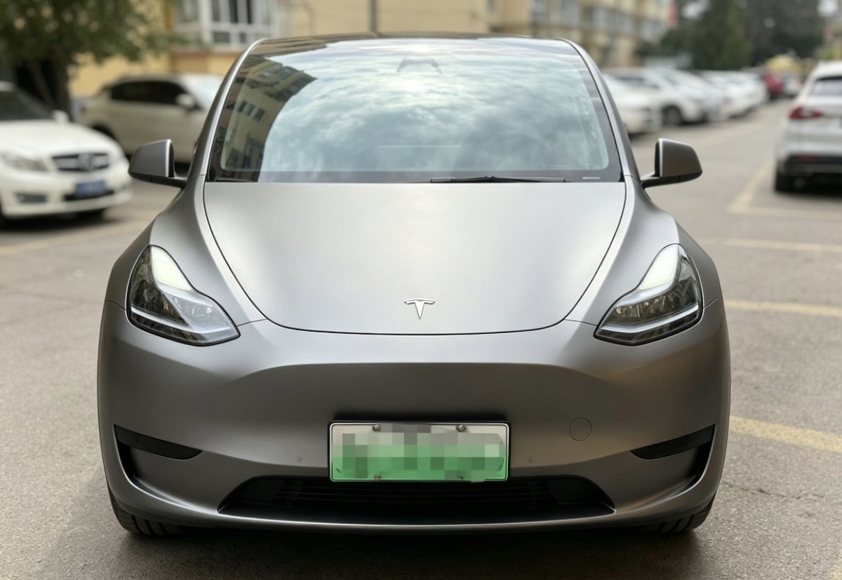Tesla Model Y 2023 car image #2