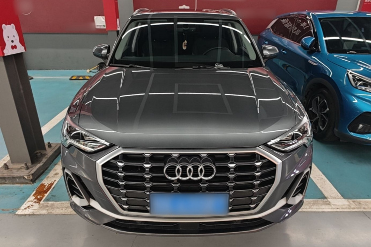 Audi Q3 2023 car image #3