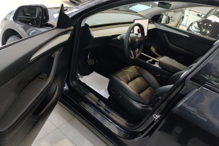 Tesla Model Y 2024 #16 Tesla Model Y 2024 car image #16
