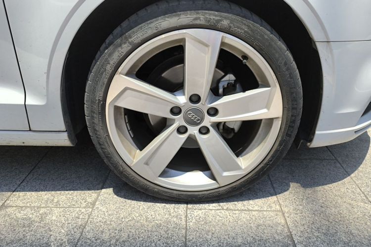 Audi A3 2019 car image #9