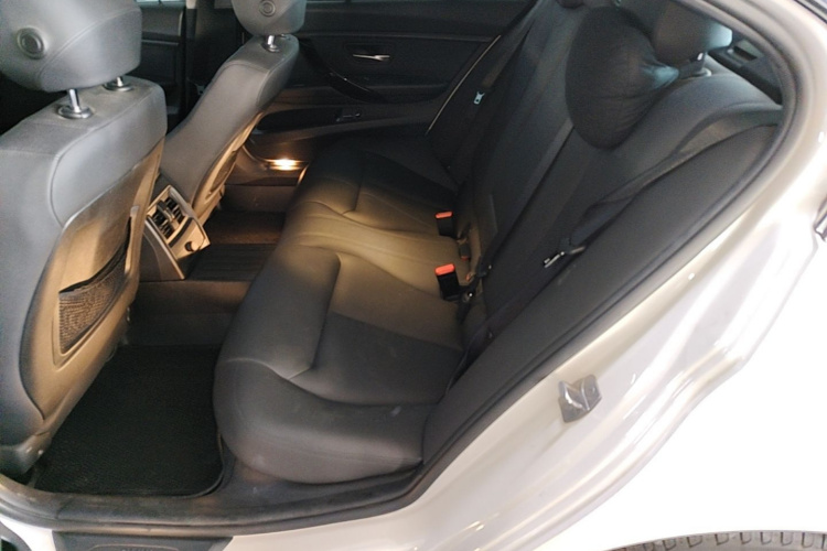 BMW 3 Series 2017 #17 BMW 3 Series 2017 car image #17
