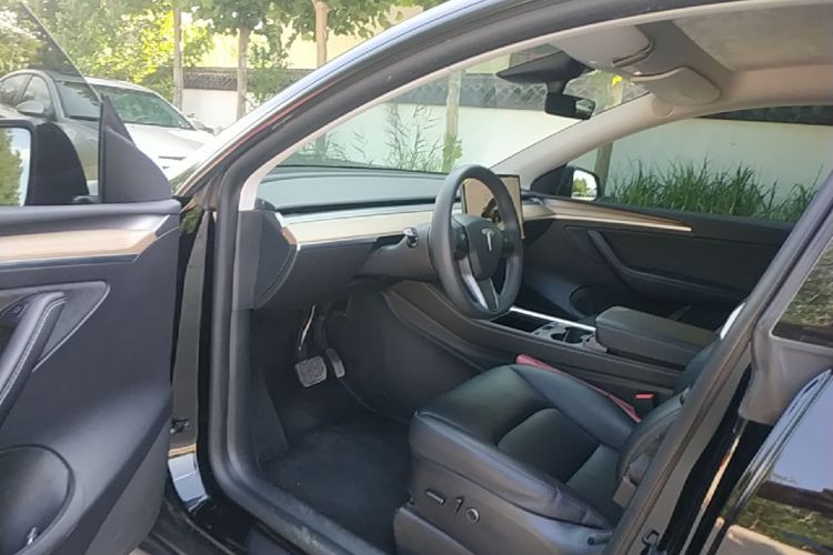 Tesla Model Y 2023 #16 Tesla Model Y 2023 car image #16