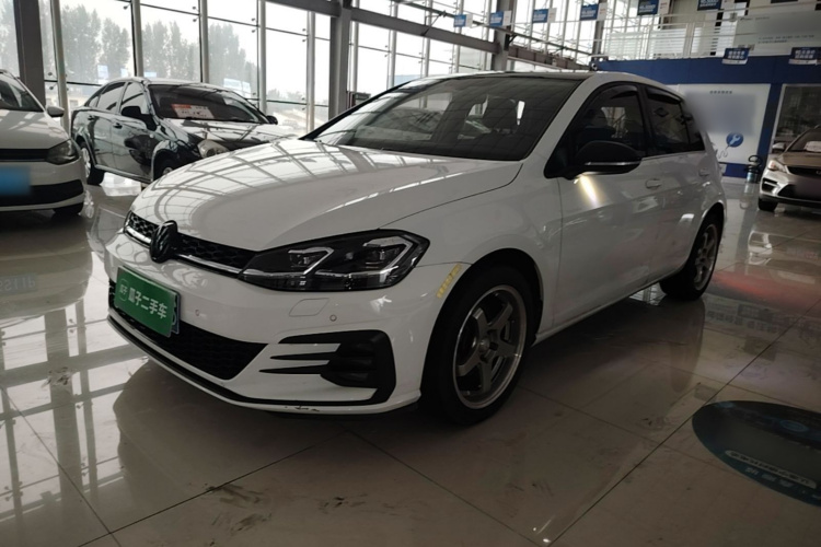 Volkswagen Golf 2018 car image #2