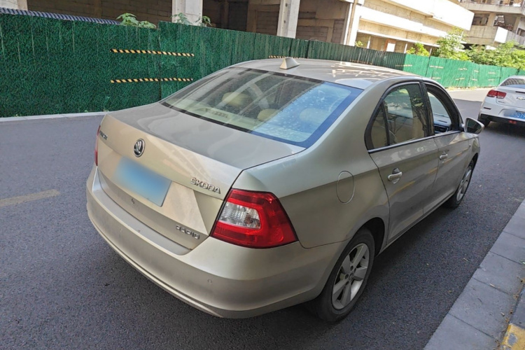 Skoda Rapid 2015 #7 Skoda Rapid 2015 image de voiture #7