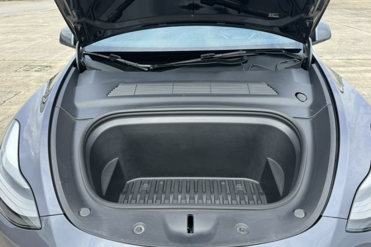 Tesla Model Y 2021 #21 Tesla Model Y 2021 car image #21