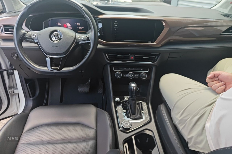 Volkswagen Tharu 2020 car image #11