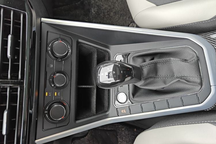 Volkswagen Polo 2021 car image #14