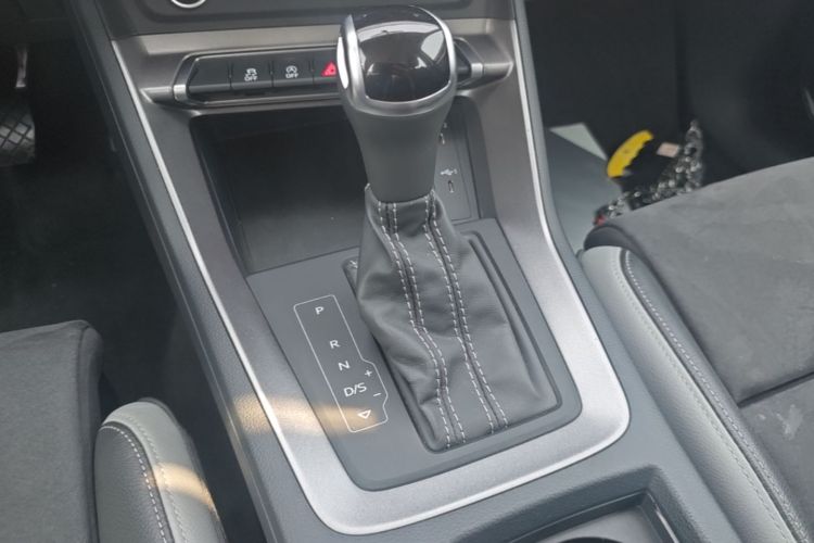 Audi Q3 2024 car image #14
