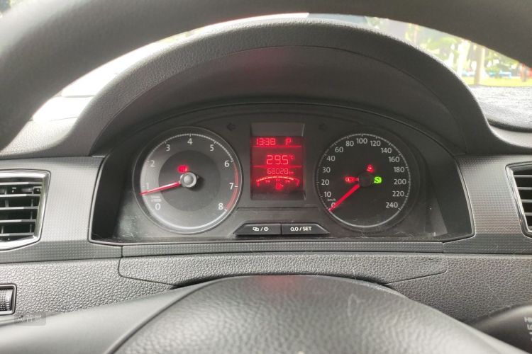 Volkswagen Santana 2018 car image #13