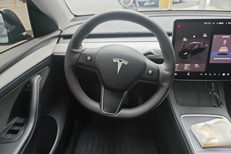 Tesla Model Y 2024 #11 Tesla Model Y 2024 car image #11