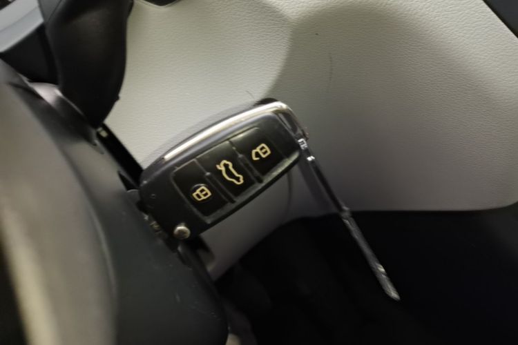 Audi Q3 2016 car image #14