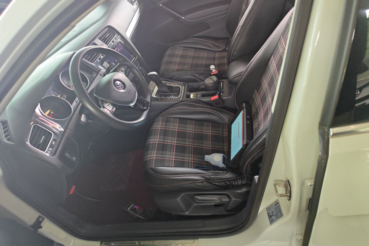 Volkswagen Golf 2018 imagem de carro #15