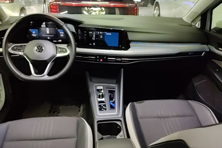 Volkswagen Golf 2021 car image #10