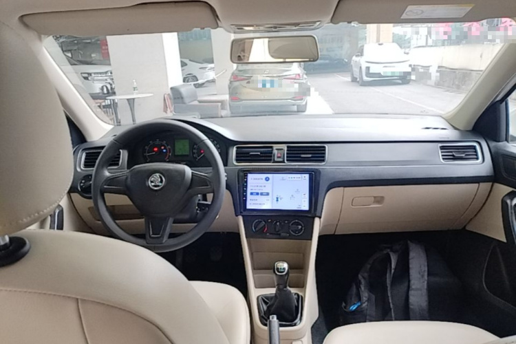 Skoda Rapid 2015 #10 Skoda Rapid 2015 car image #10
