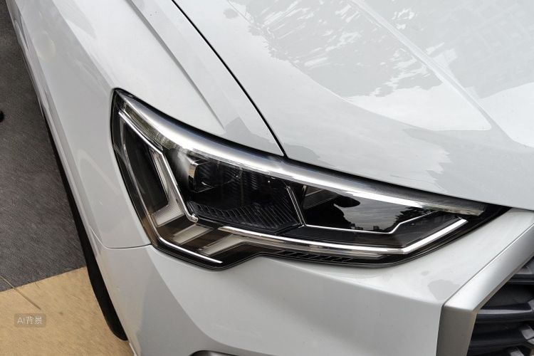 Audi Q3 2022 car image #8