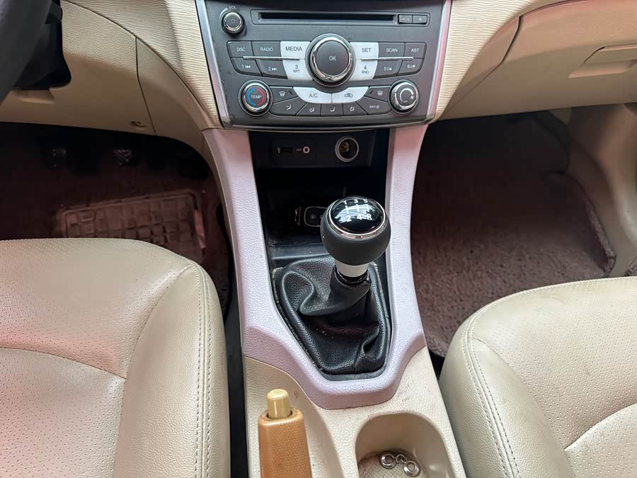 Soueast V5 Lingzhi 2013 #11 Soueast V5 Lingzhi 2013 car image #11