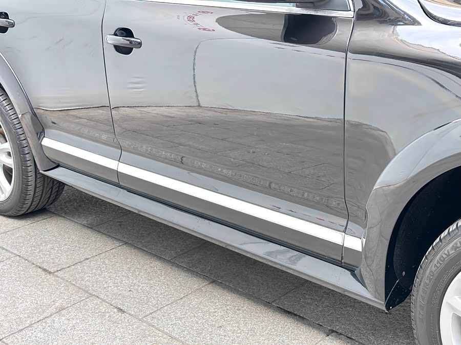 Volkswagen Touareg 2010 immagine di auto #11