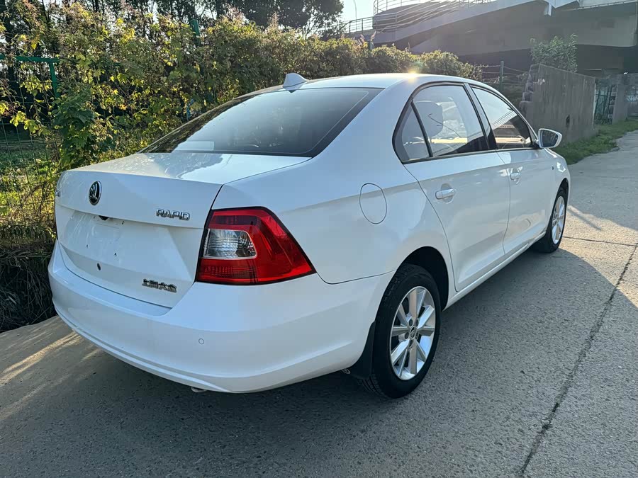 Skoda Rapid 2017 #11 Skoda Rapid 2017 car image #11