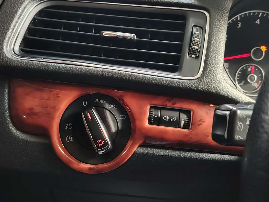 Volkswagen Passat 2015 car image #11