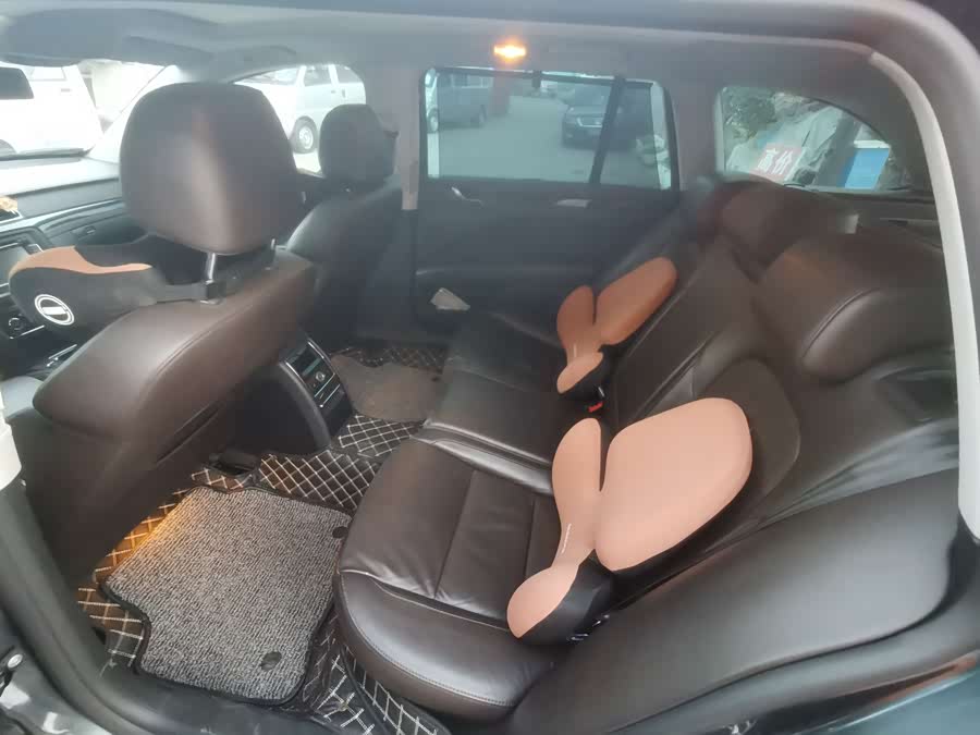 Skoda Superb Combi 2014 car image #11