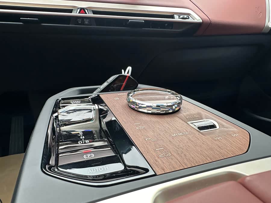 BMW iX M60 2023 car image #11